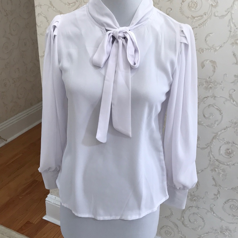 NWT White blouse. Size M